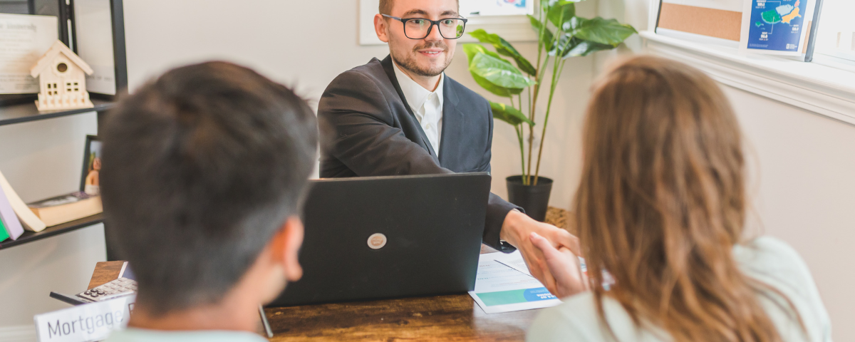 Couple talking to a mortgage lender in Austin