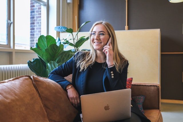 woman_on_her_phone_calling_a_lead