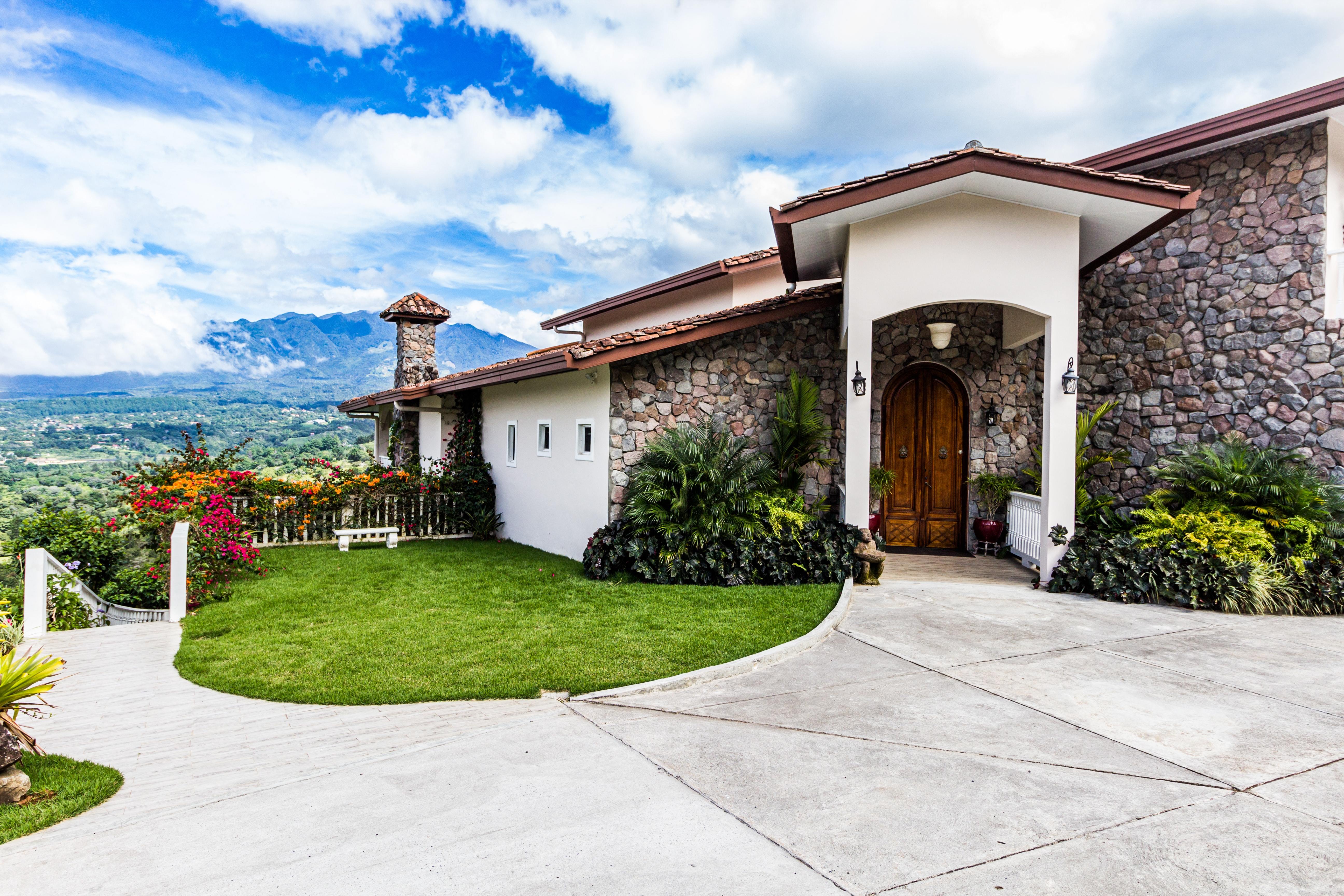 Exterior Remodeling Projects That Boost Curb Appeal